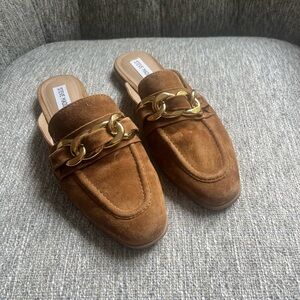 Steve Madden Tan Suede Mules with Gold Chain